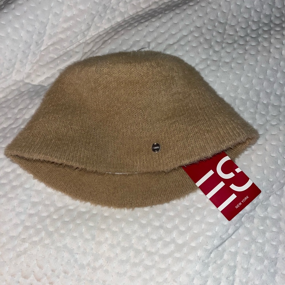 NWT ESPIRIT BUCKET HAT
